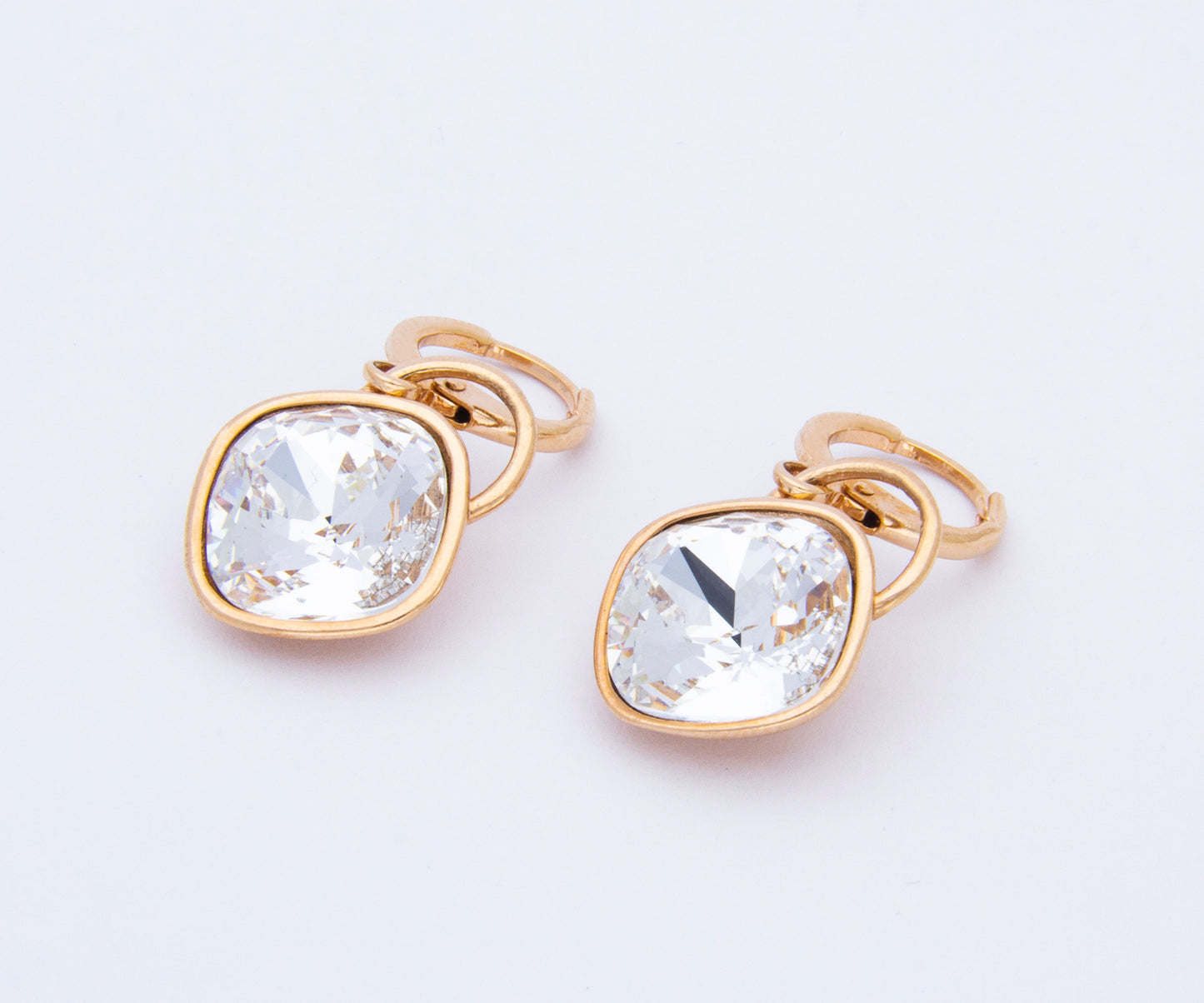 Aretes Rombo | Baño de Oro rosa | Cristal blanco