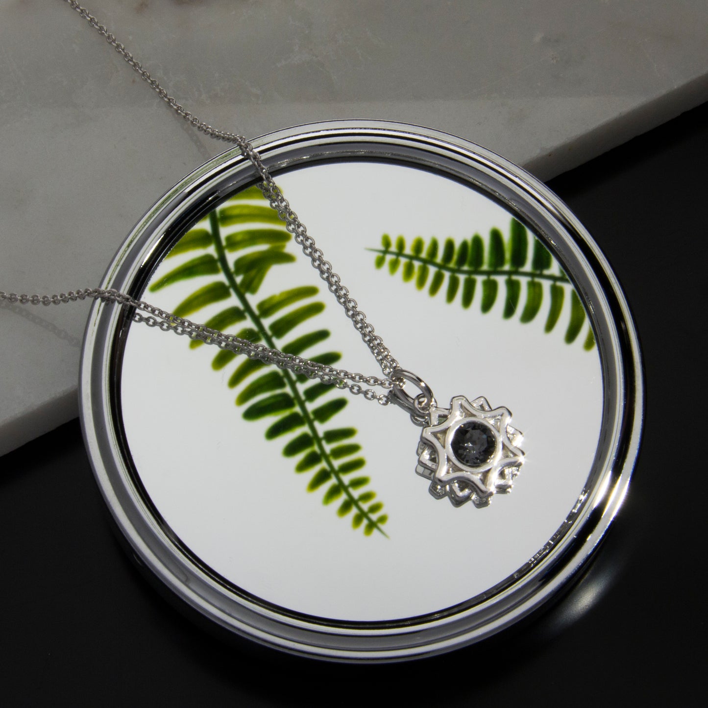 Collar Solei Baño De Rodio | Cristal Europeo Gris oscuro