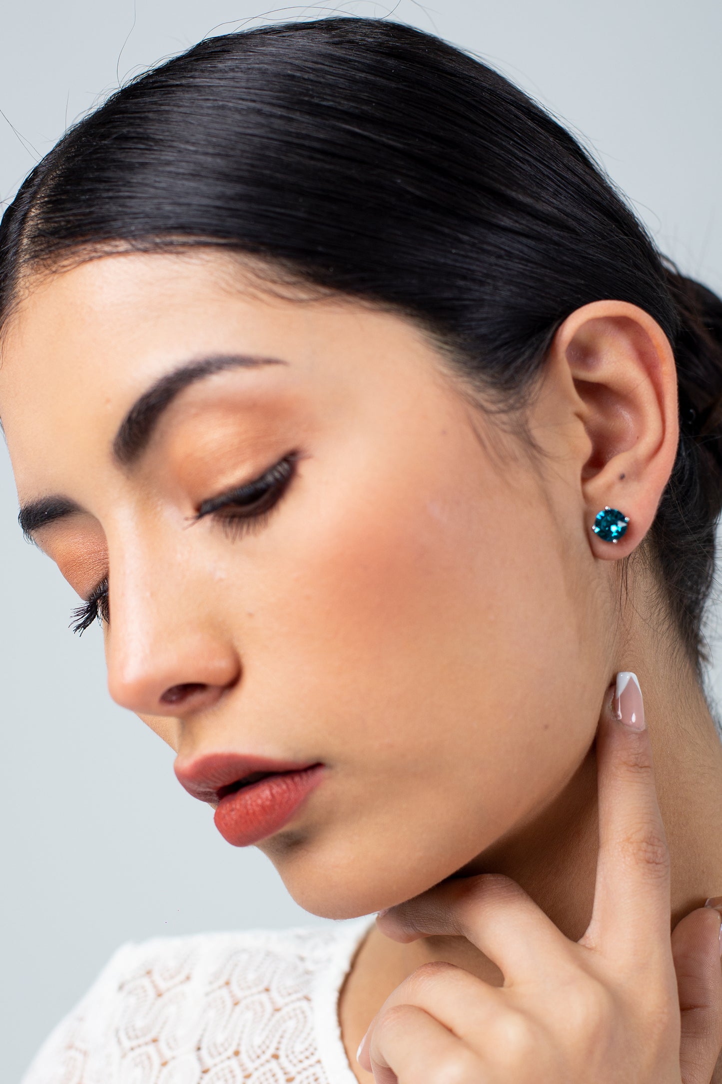 Broquel Solitario | Baño de Rodio | Blue Zircone